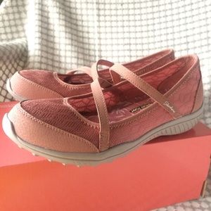 skechers be lite eyes on me